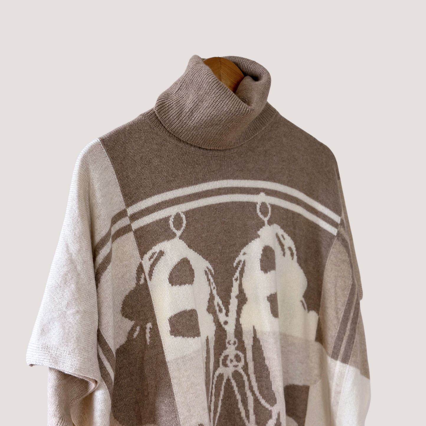 Bride de Gala Poncho Sweater