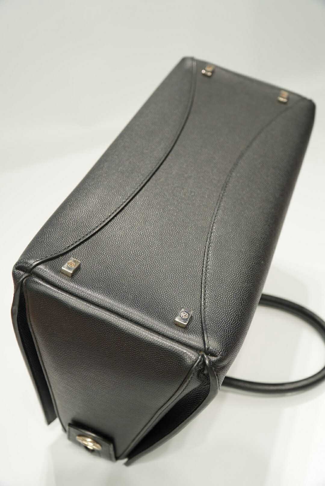 The Row Classic 5 Pebbled Leather Tote Bag in Black