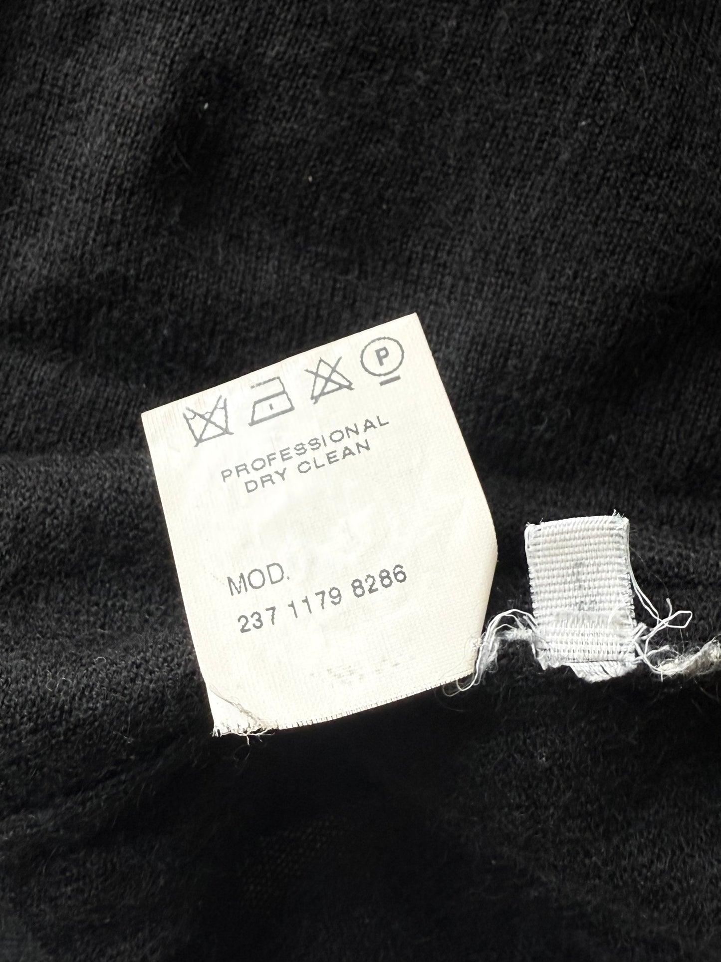 Gucci by Tom Ford V-Neck Cashmere Summer Knit with Ribbon