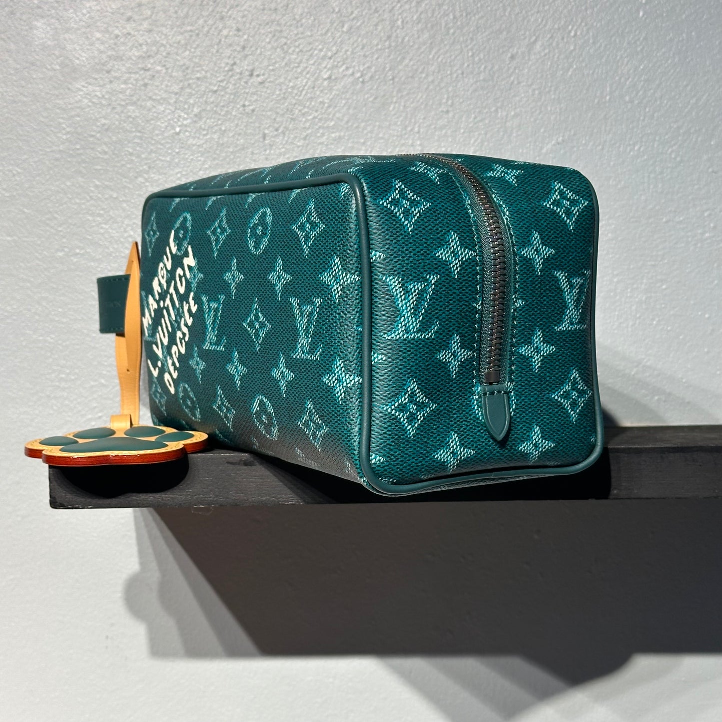 Louis Vuitton Locker Dopp Kit G71 - Travel
